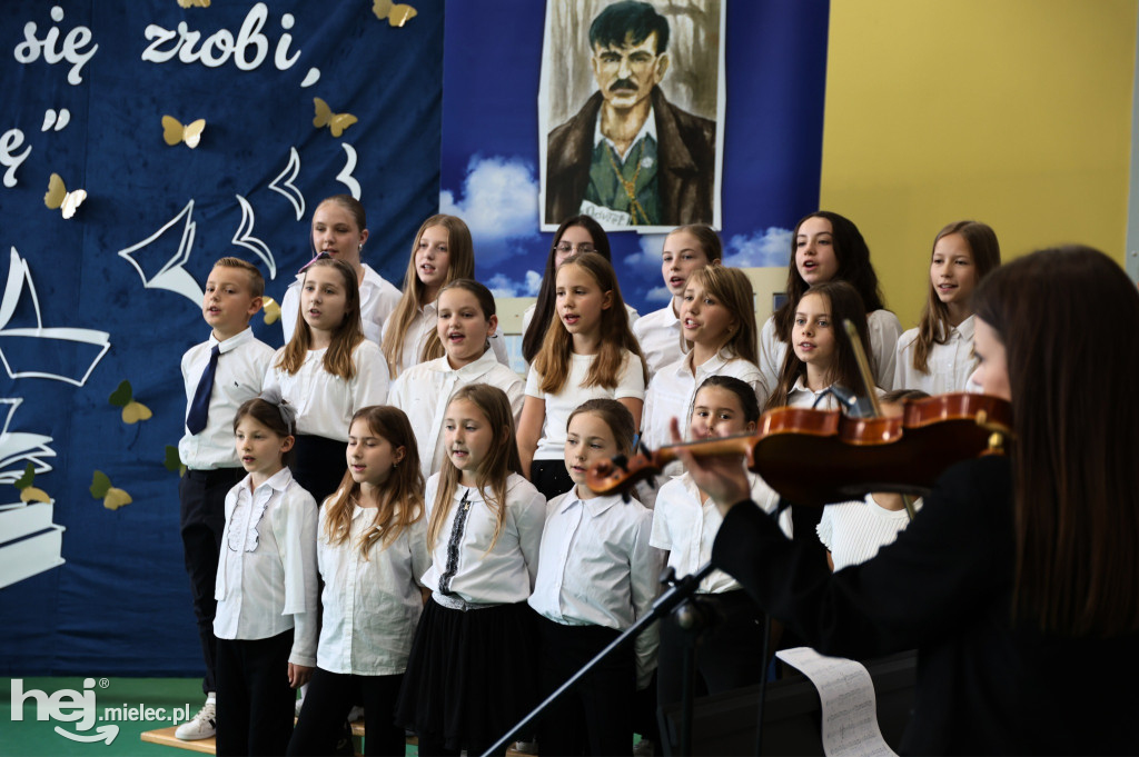 40-lecie szkoły im. „Jędrusia”. Odsłonili tablicę
