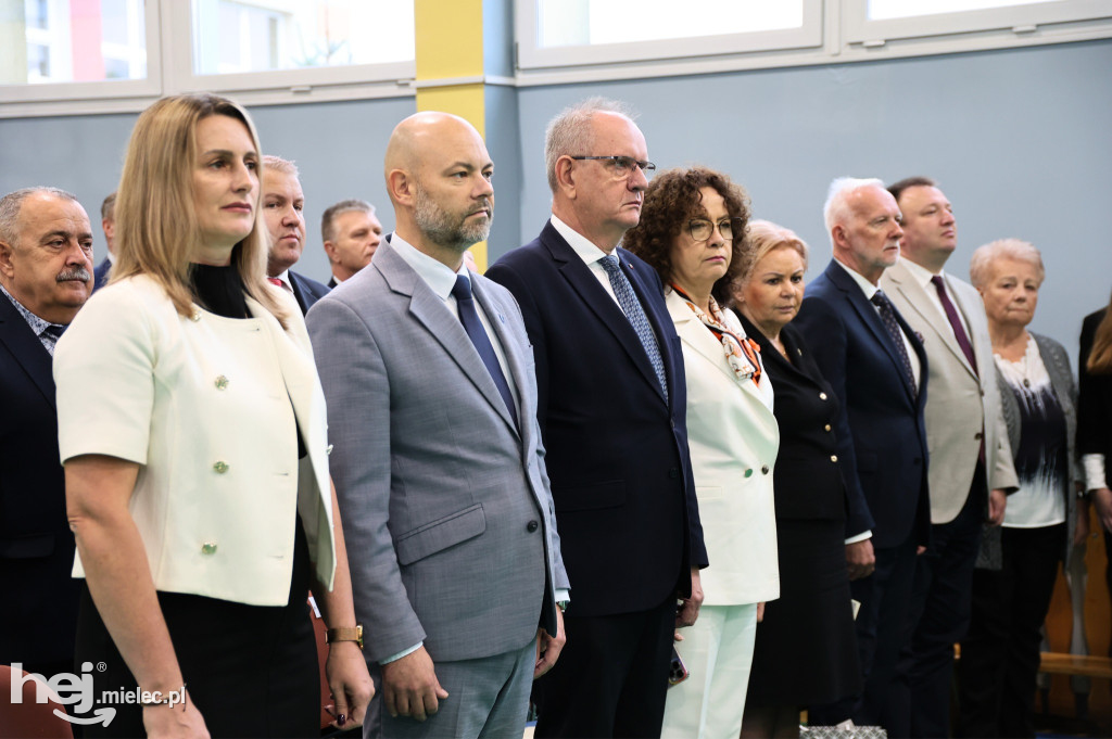 40-lecie szkoły im. „Jędrusia”. Odsłonili tablicę