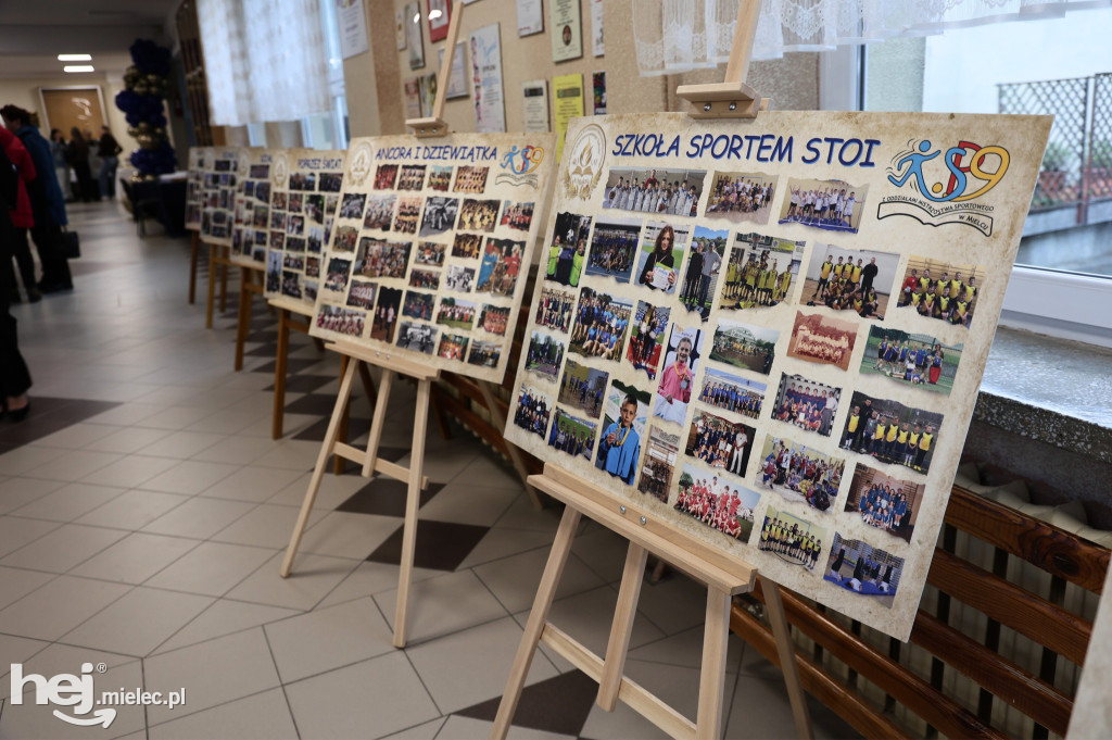 40-lecie szkoły im. „Jędrusia”. Odsłonili tablicę