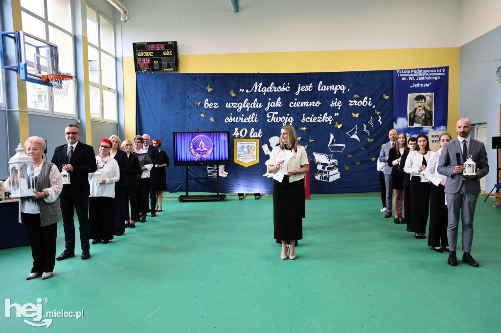 40-lecie szkoły im. „Jędrusia”. Odsłonili tablicę