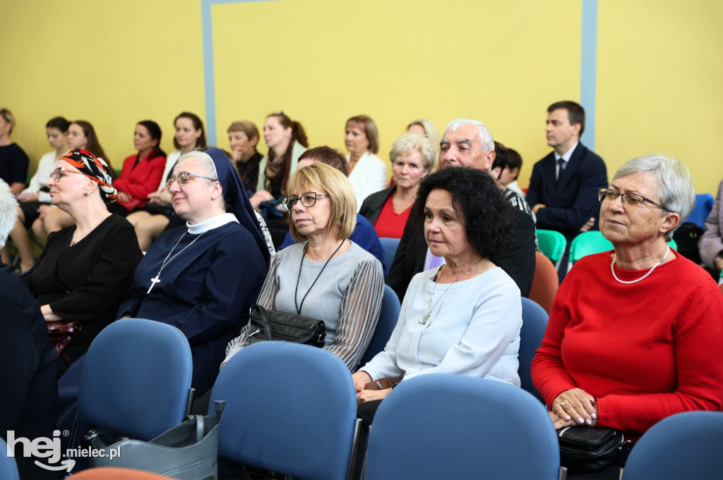 40-lecie szkoły im. „Jędrusia”. Odsłonili tablicę