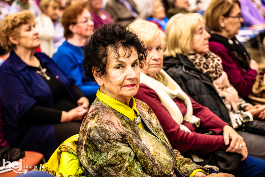 Seniorzy z Mielca uczą się, jak chronić się przed cyfrowymi zagrożeniami