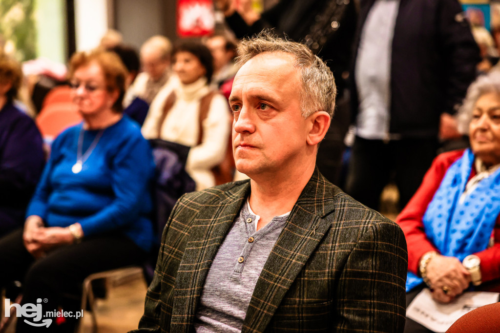 Seniorzy z Mielca uczą się, jak chronić się przed cyfrowymi zagrożeniami