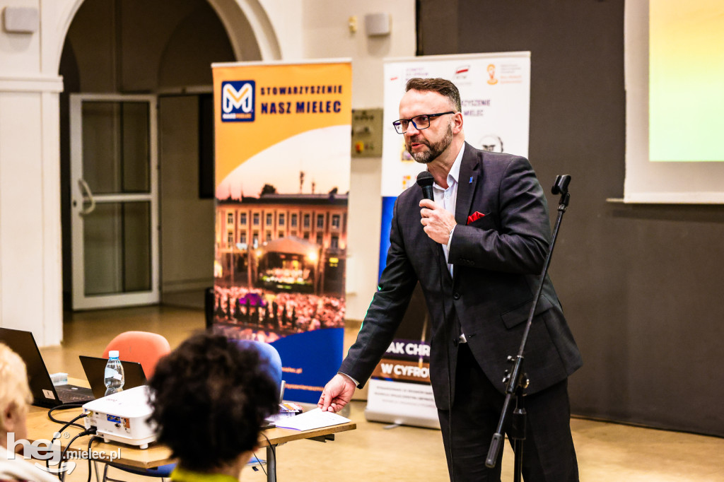Seniorzy z Mielca uczą się, jak chronić się przed cyfrowymi zagrożeniami