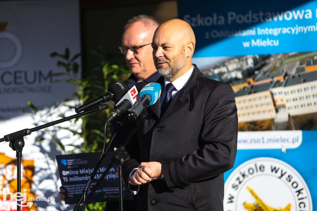 Nowoczesna hala sportowo-widowiskowa otwarta w Mielcu