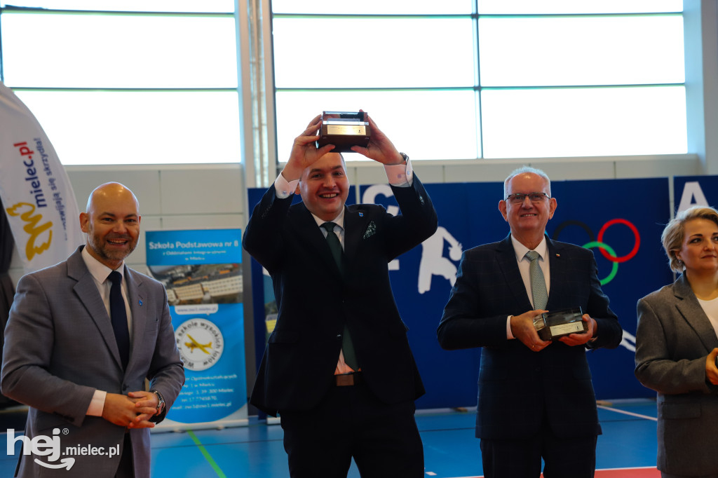 Nowoczesna hala sportowo-widowiskowa otwarta w Mielcu