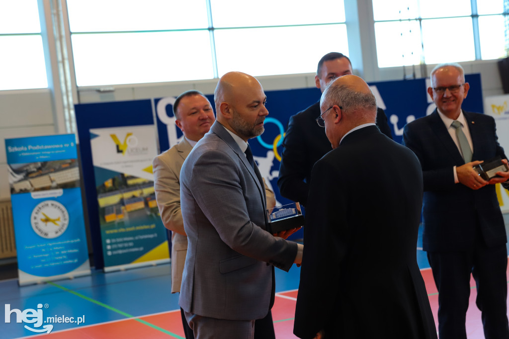 Nowoczesna hala sportowo-widowiskowa otwarta w Mielcu