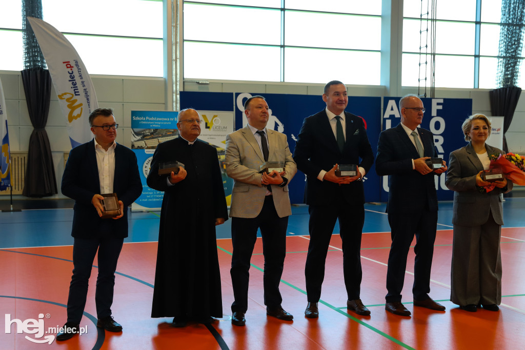 Nowoczesna hala sportowo-widowiskowa otwarta w Mielcu