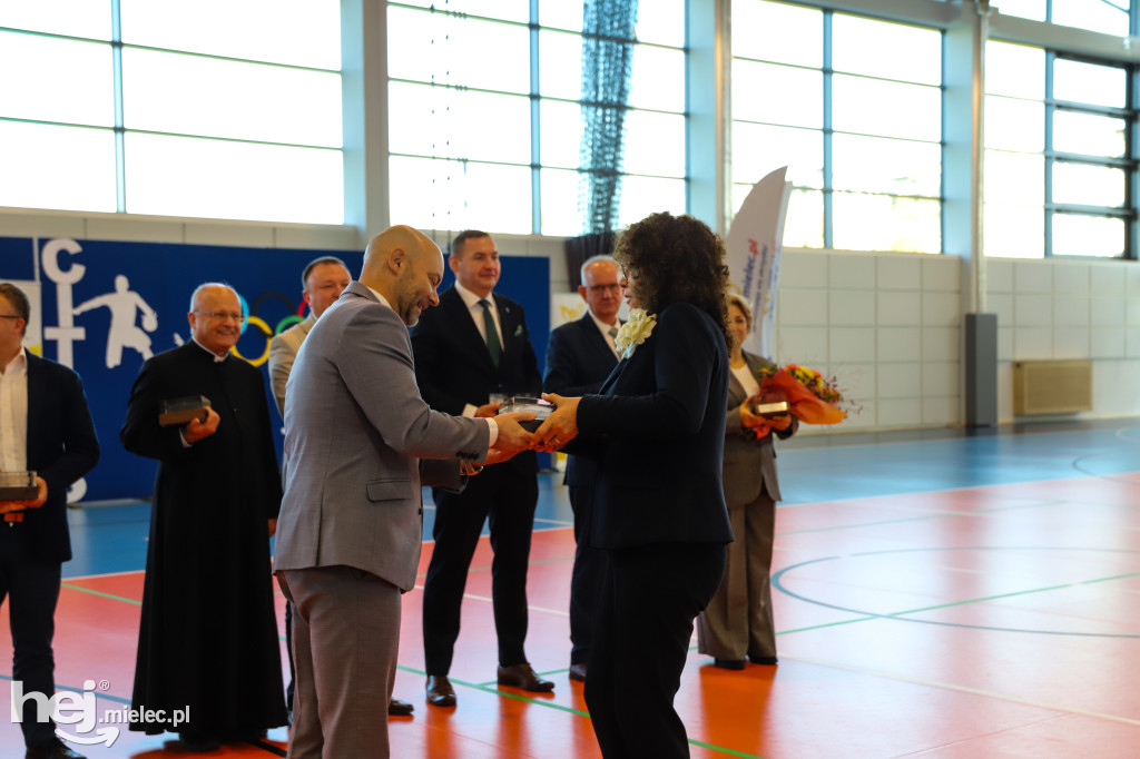 Nowoczesna hala sportowo-widowiskowa otwarta w Mielcu