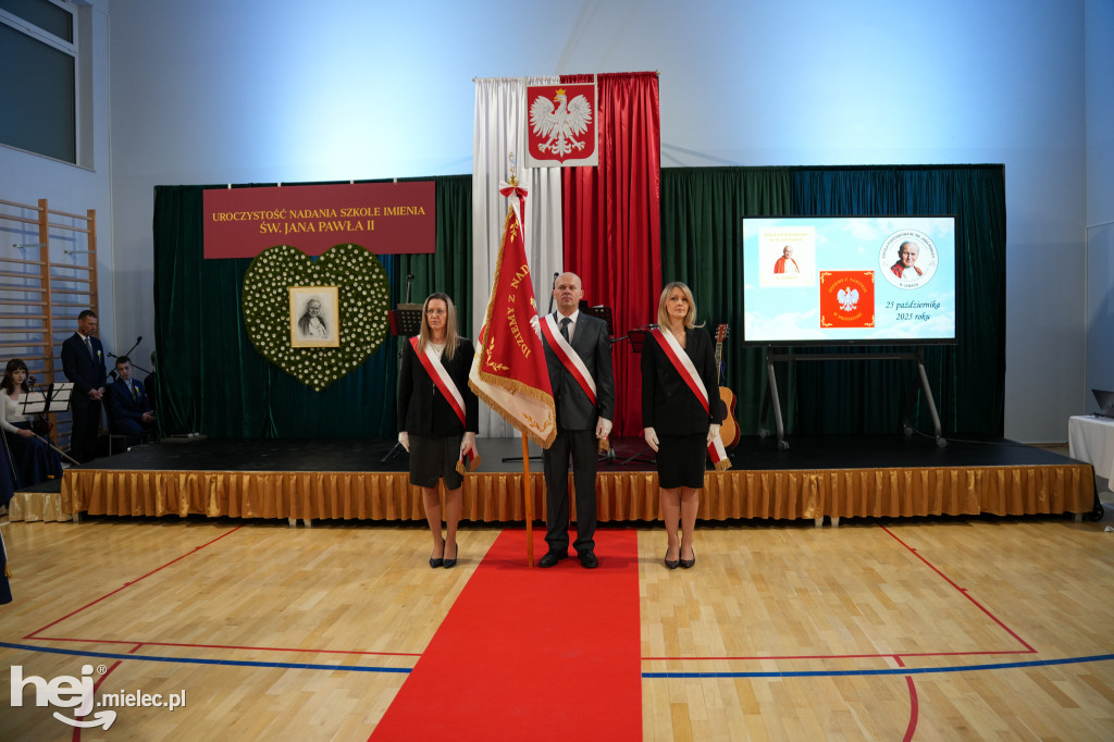Święty Jan Paweł II patronem Szkoły Podstawowej w Jamach