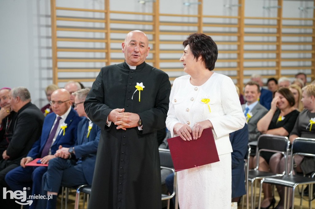 Święty Jan Paweł II patronem Szkoły Podstawowej w Jamach