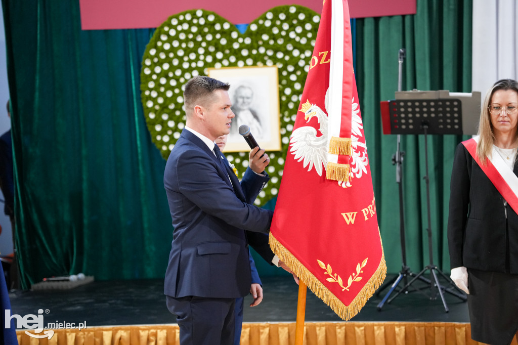 Święty Jan Paweł II patronem Szkoły Podstawowej w Jamach