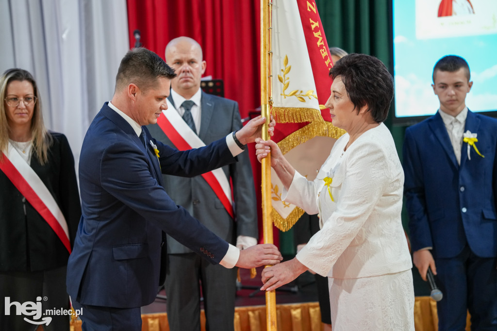 Święty Jan Paweł II patronem Szkoły Podstawowej w Jamach