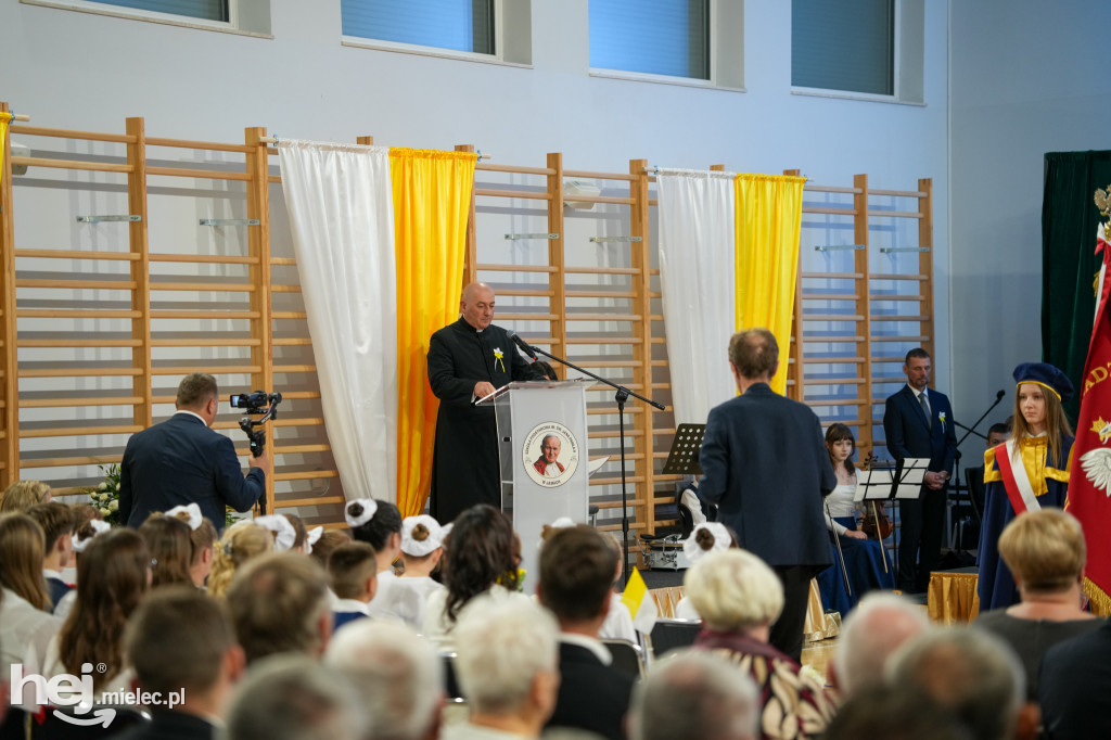Święty Jan Paweł II patronem Szkoły Podstawowej w Jamach
