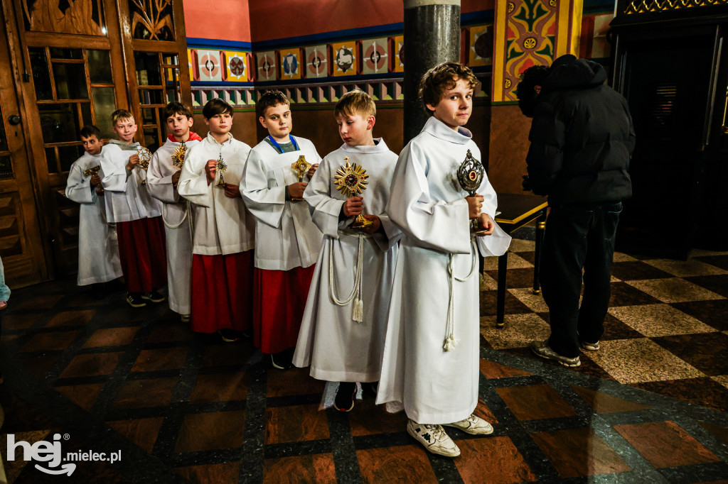 Noc Świętych w Sanktuarium Matki Bożej Królowej Rodzin w Chorzelowie