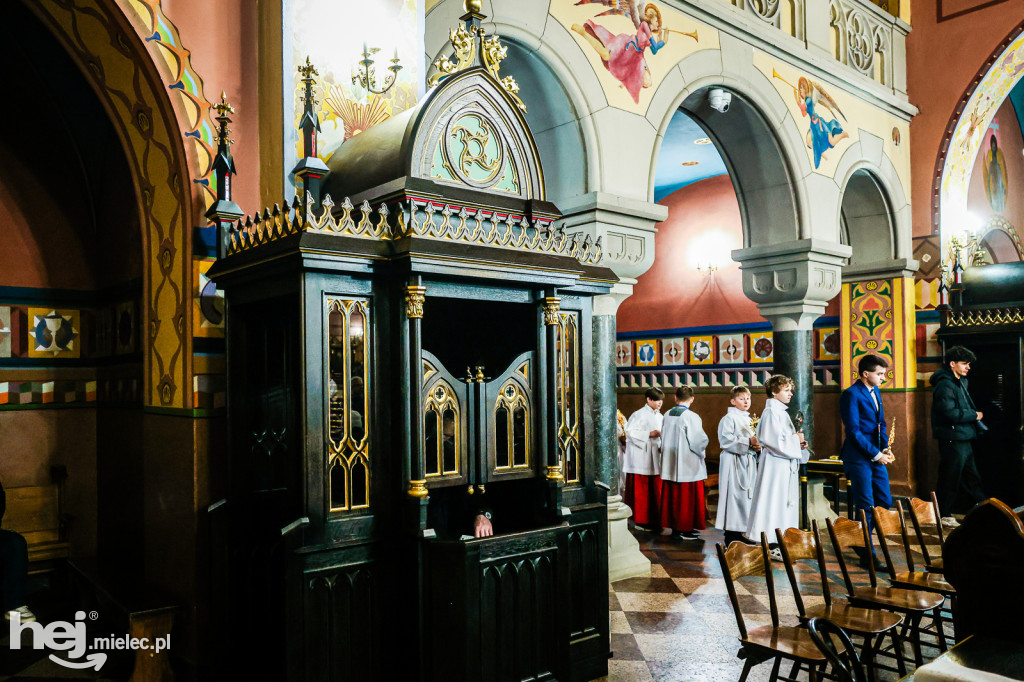 Noc Świętych w Sanktuarium Matki Bożej Królowej Rodzin w Chorzelowie