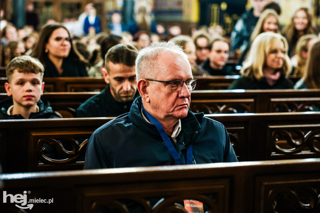 Noc Świętych w Sanktuarium Matki Bożej Królowej Rodzin w Chorzelowie