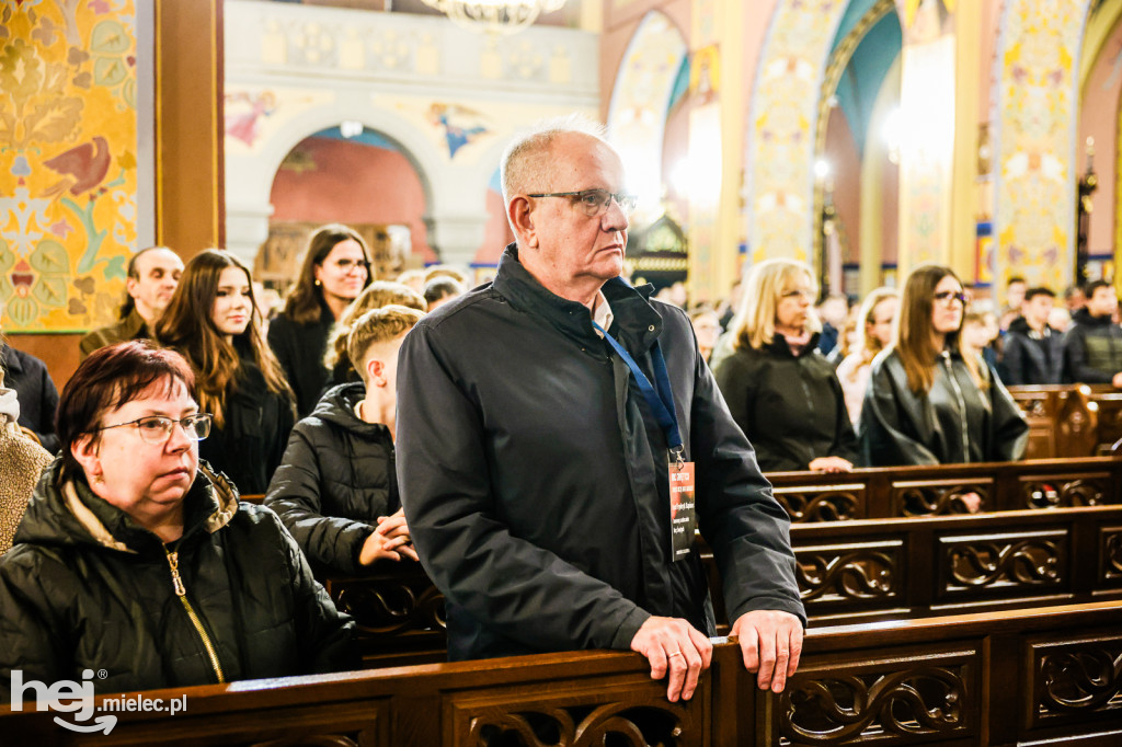 Noc Świętych w Sanktuarium Matki Bożej Królowej Rodzin w Chorzelowie