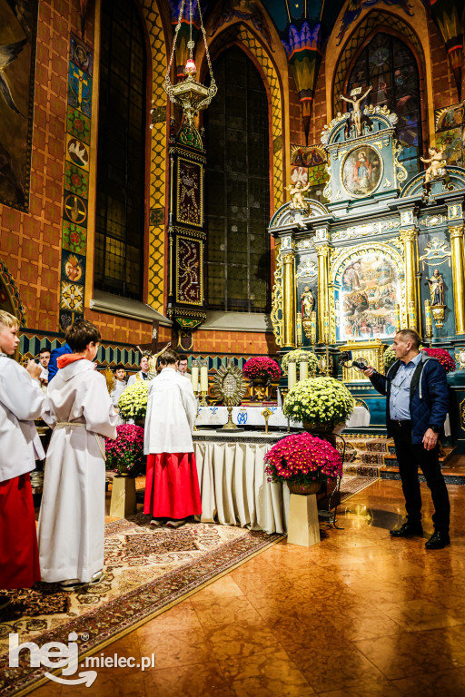 Noc Świętych w Sanktuarium Matki Bożej Królowej Rodzin w Chorzelowie