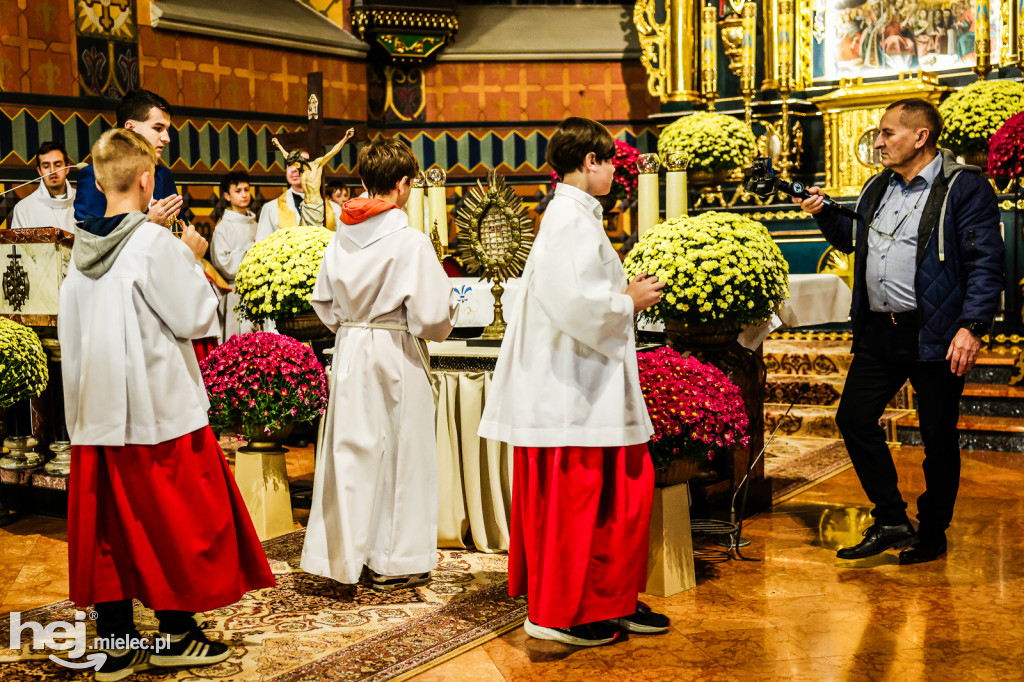 Noc Świętych w Sanktuarium Matki Bożej Królowej Rodzin w Chorzelowie