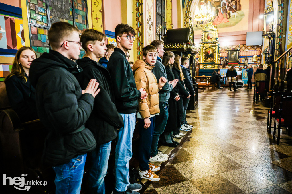 Noc Świętych w Sanktuarium Matki Bożej Królowej Rodzin w Chorzelowie