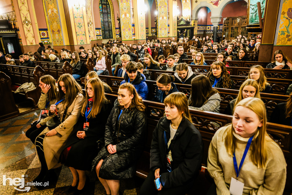 Noc Świętych w Sanktuarium Matki Bożej Królowej Rodzin w Chorzelowie