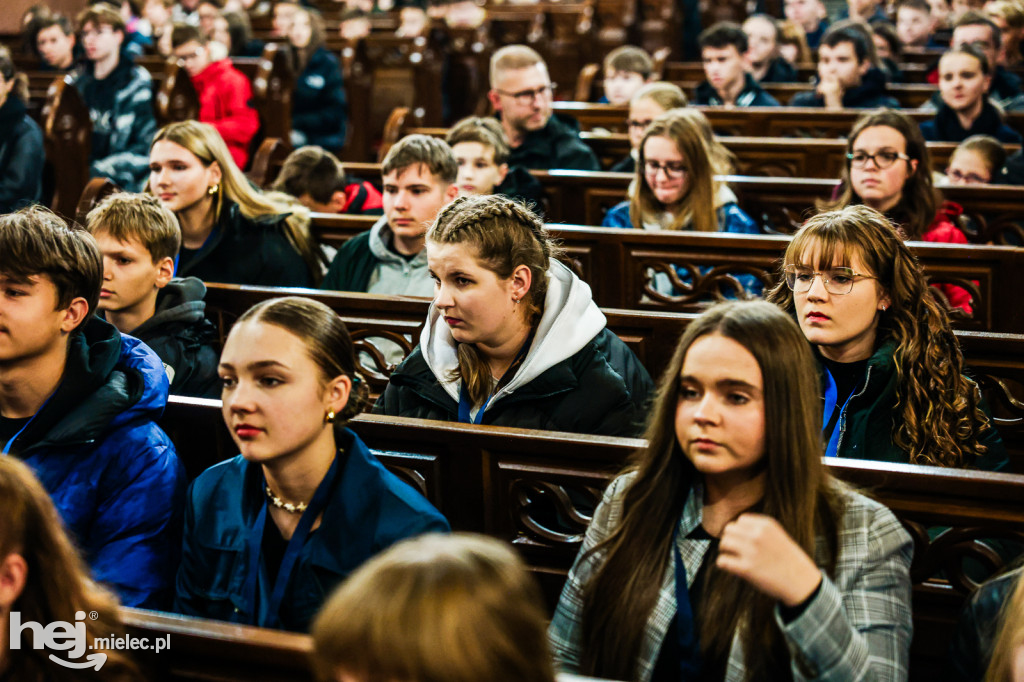 Noc Świętych w Sanktuarium Matki Bożej Królowej Rodzin w Chorzelowie