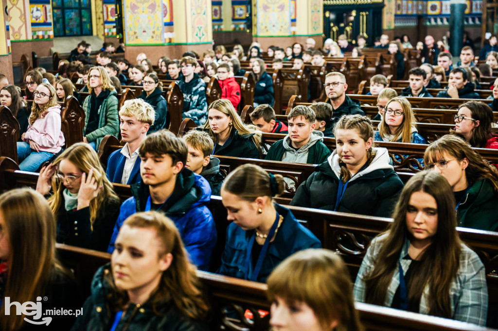 Noc Świętych w Sanktuarium Matki Bożej Królowej Rodzin w Chorzelowie