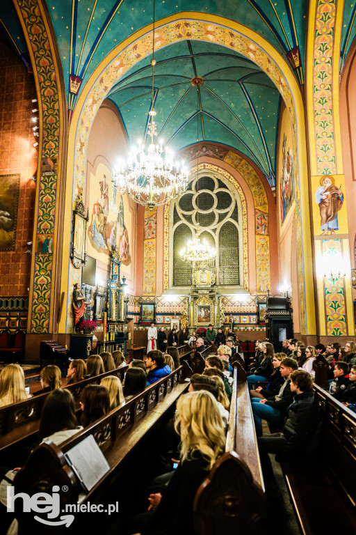 Noc Świętych w Sanktuarium Matki Bożej Królowej Rodzin w Chorzelowie