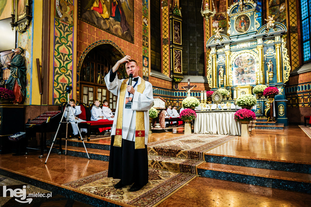 Noc Świętych w Sanktuarium Matki Bożej Królowej Rodzin w Chorzelowie