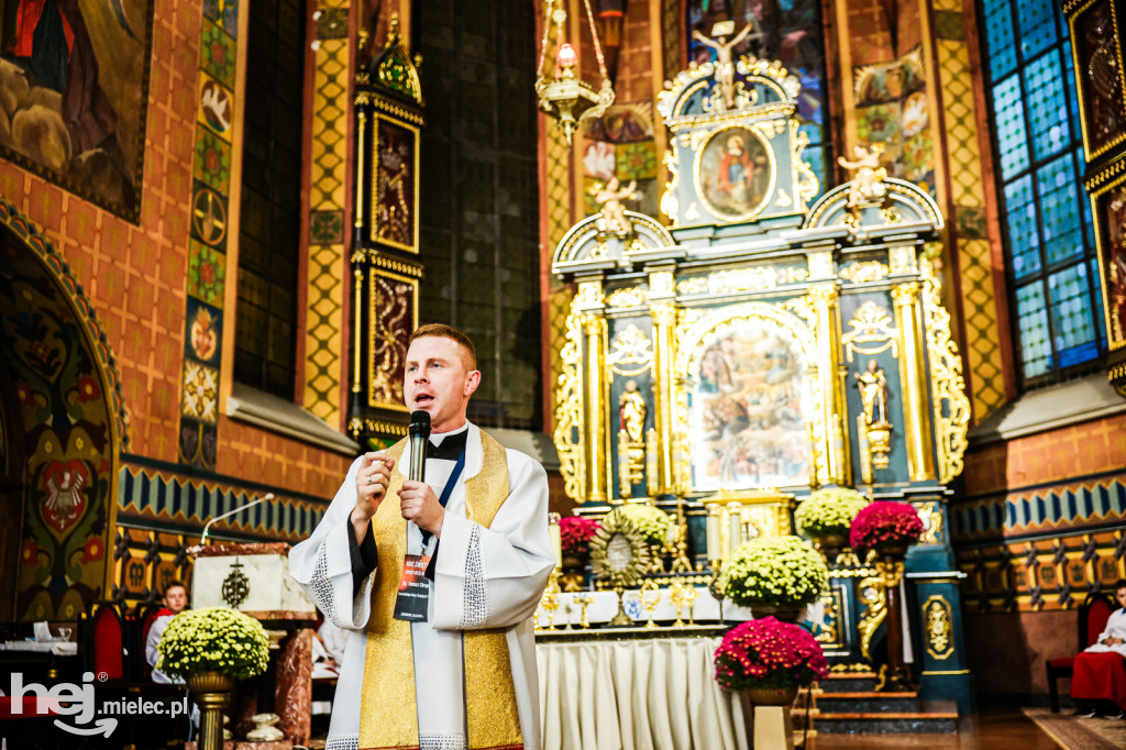 Noc Świętych w Sanktuarium Matki Bożej Królowej Rodzin w Chorzelowie