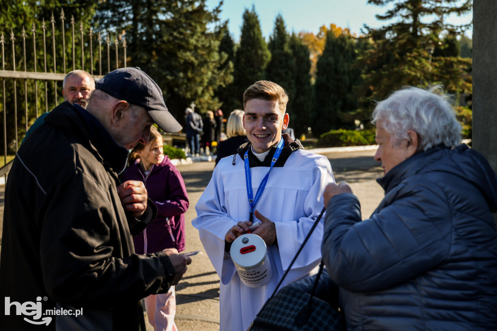 Wszystkich Świętych - 1 listopada na Cmentarzu Komunalnym