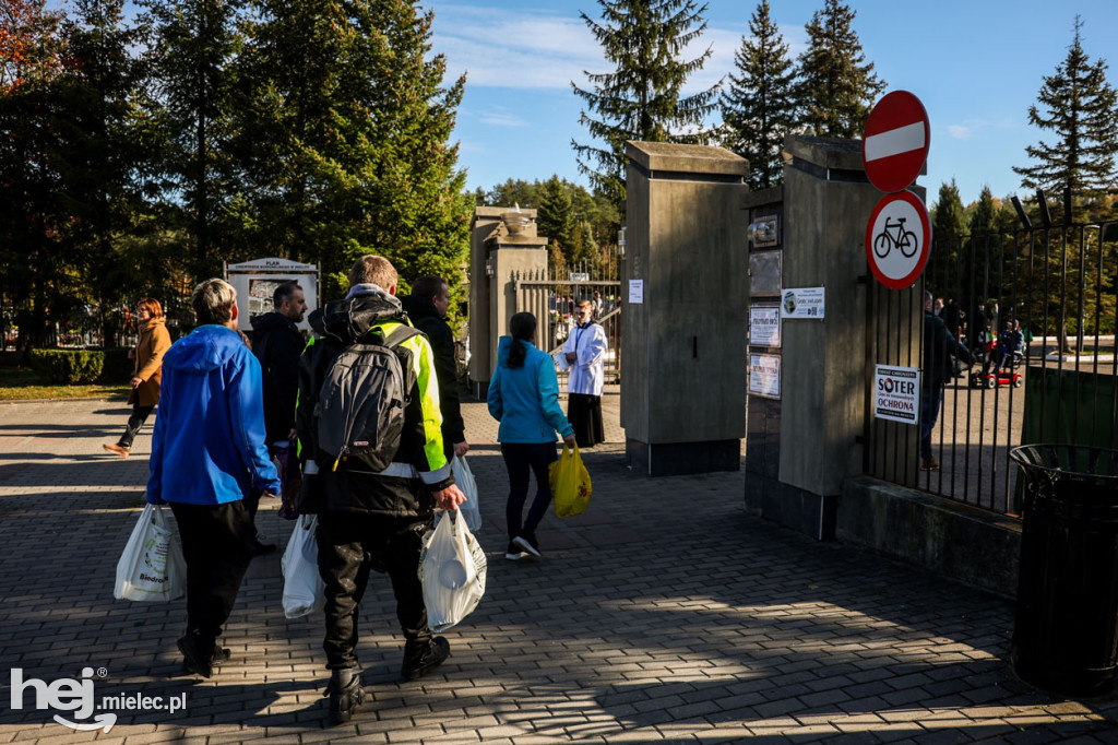 Wszystkich Świętych - 1 listopada na Cmentarzu Komunalnym