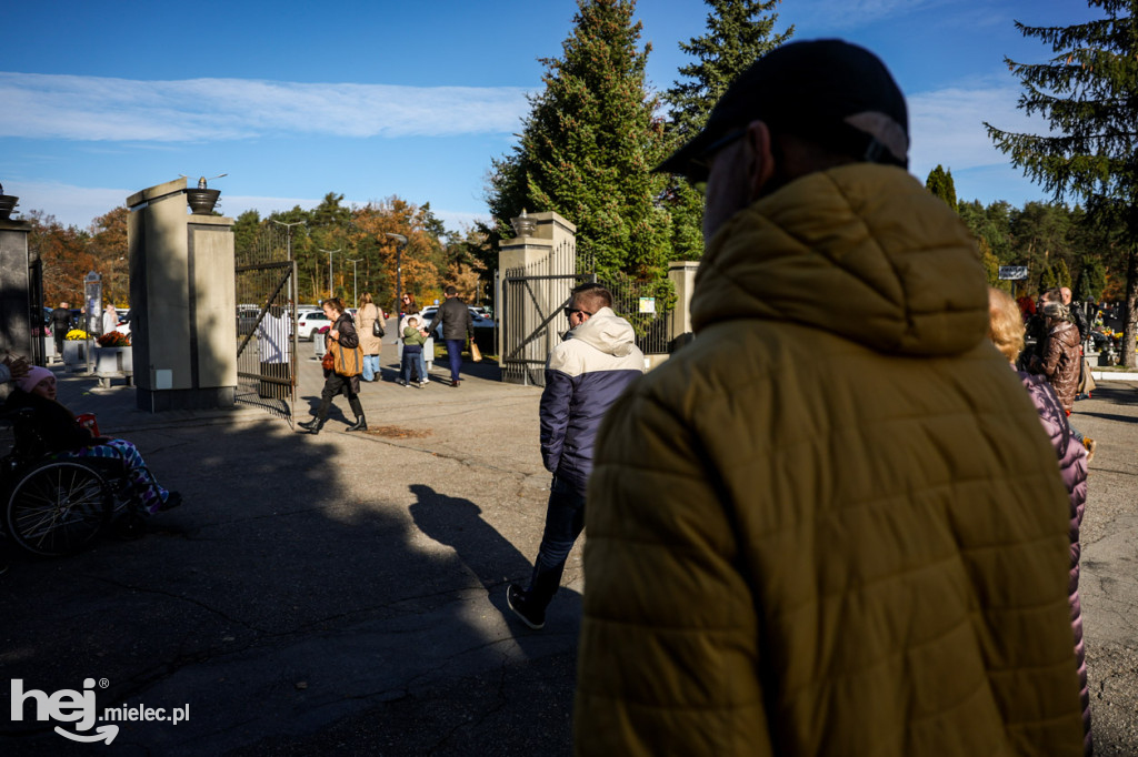 Wszystkich Świętych - 1 listopada na Cmentarzu Komunalnym