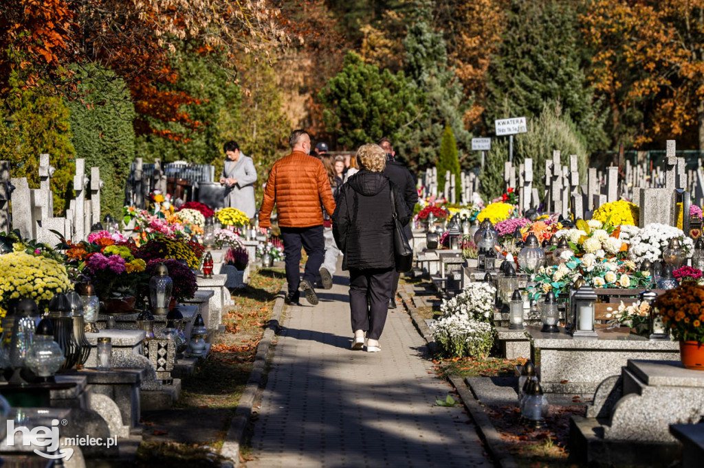 Wszystkich Świętych - 1 listopada na Cmentarzu Komunalnym
