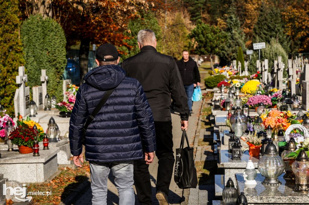 Wszystkich Świętych - 1 listopada na Cmentarzu Komunalnym