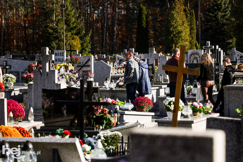 Wszystkich Świętych - 1 listopada na Cmentarzu Komunalnym