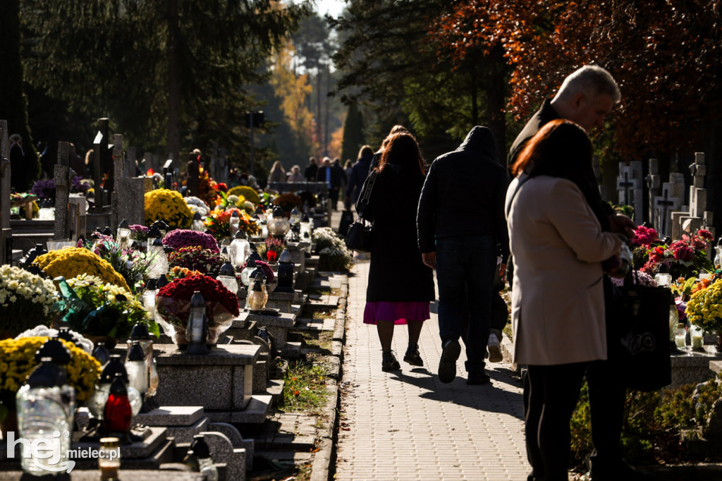 Wszystkich Świętych - 1 listopada na Cmentarzu Komunalnym