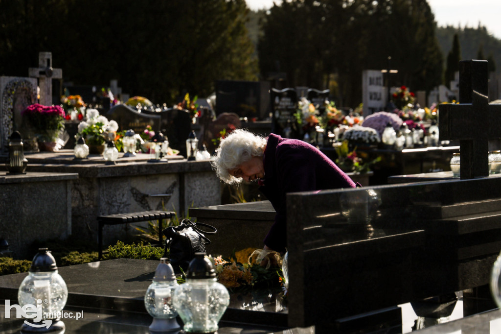 Wszystkich Świętych - 1 listopada na Cmentarzu Komunalnym