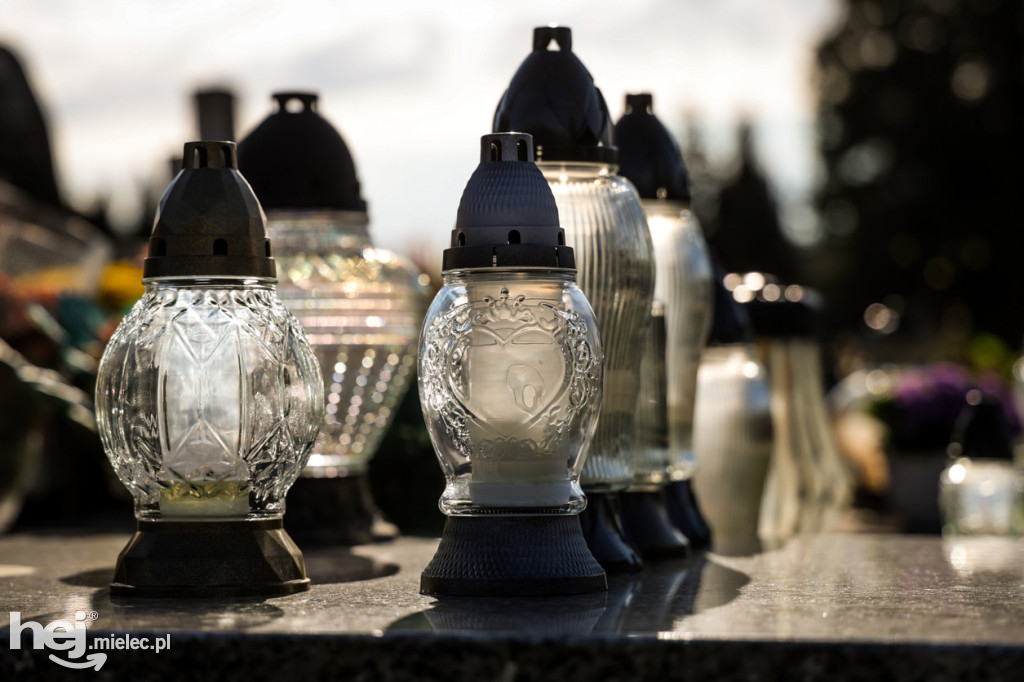 Wszystkich Świętych - 1 listopada na Cmentarzu Komunalnym