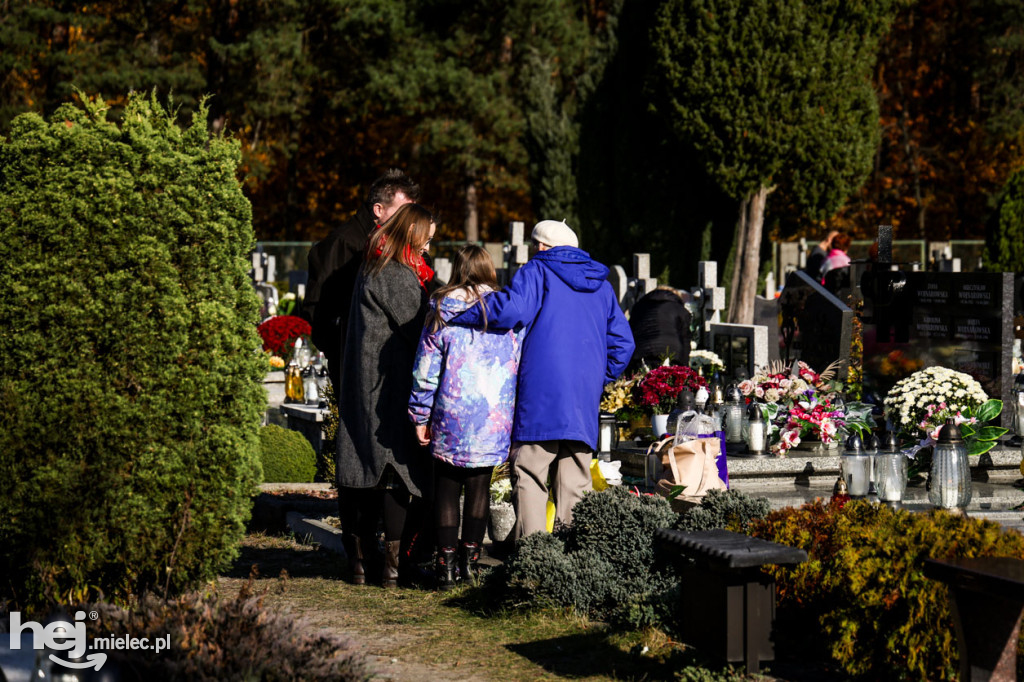 Wszystkich Świętych - 1 listopada na Cmentarzu Komunalnym