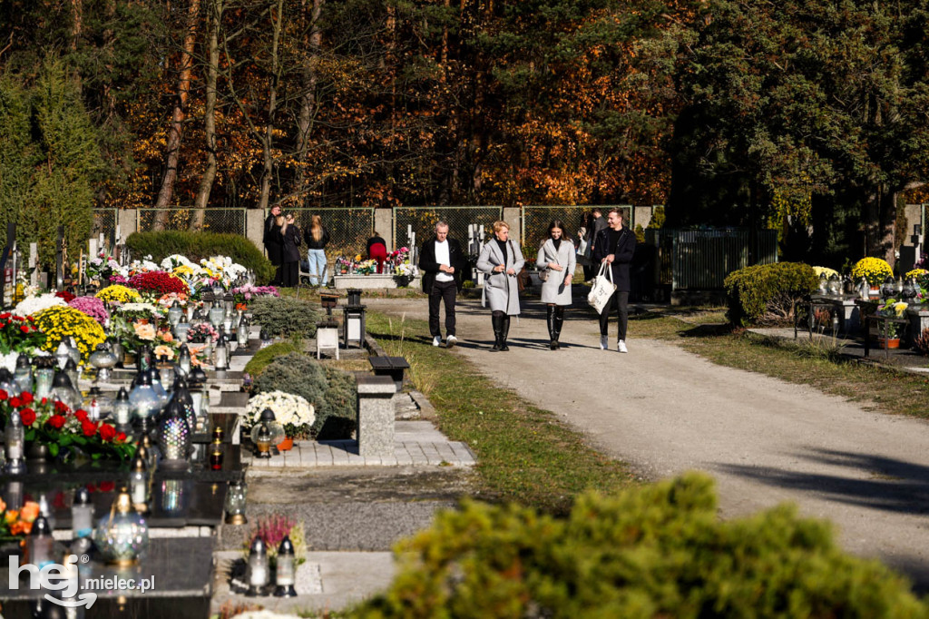 Wszystkich Świętych - 1 listopada na Cmentarzu Komunalnym