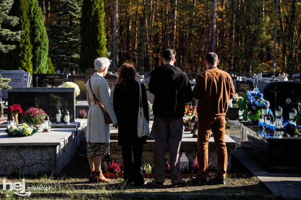 Wszystkich Świętych - 1 listopada na Cmentarzu Komunalnym