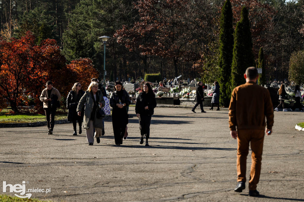 Wszystkich Świętych - 1 listopada na Cmentarzu Komunalnym
