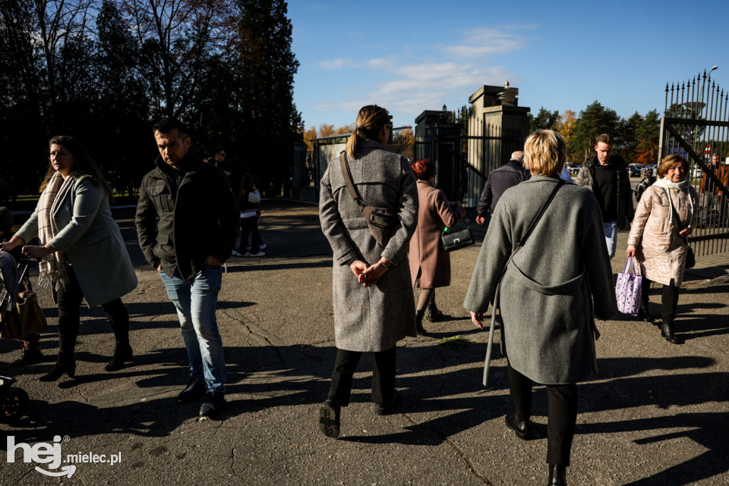 Wszystkich Świętych - 1 listopada na Cmentarzu Komunalnym