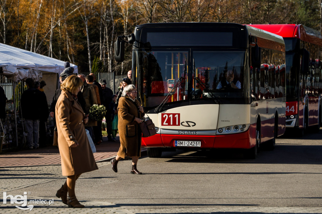 Wszystkich Świętych - 1 listopada na Cmentarzu Komunalnym