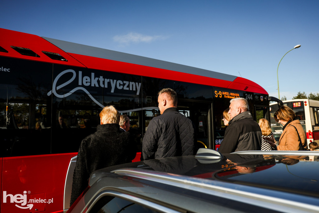 Wszystkich Świętych - 1 listopada na Cmentarzu Komunalnym