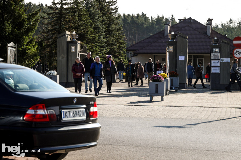 Wszystkich Świętych - 1 listopada na Cmentarzu Komunalnym