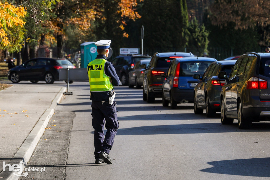 Wszystkich Świętych - 1 listopada na Cmentarzu Komunalnym