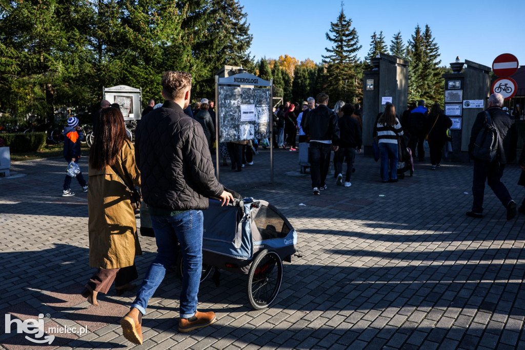 Wszystkich Świętych - 1 listopada na Cmentarzu Komunalnym